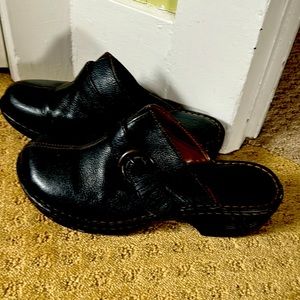 Comfortable shoes from Born. Dark navy!